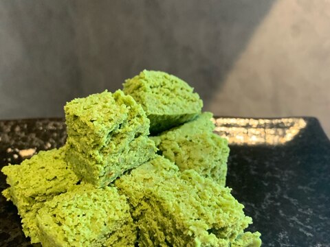 青汁で☆レンジで簡単抹茶ケーキ風おから蒸しパン